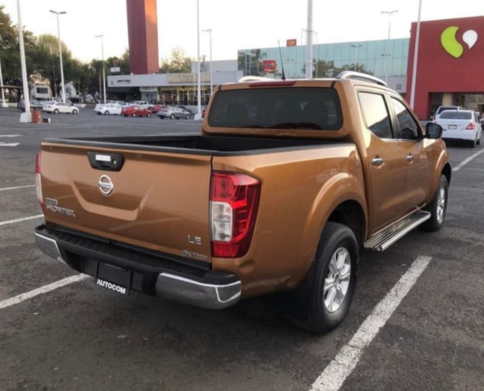 Nissan Frontier LE — foto 10