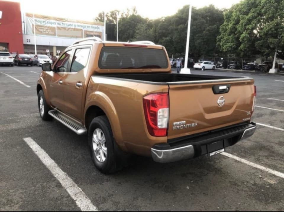 Nissan Frontier LE — foto 5