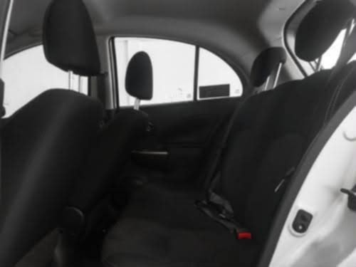 Nissan March foto 5
