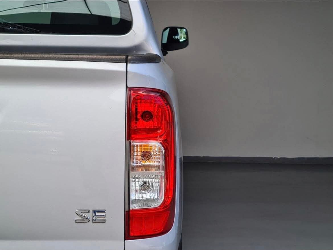 Nissan NP300 Doble Cabina foto 2