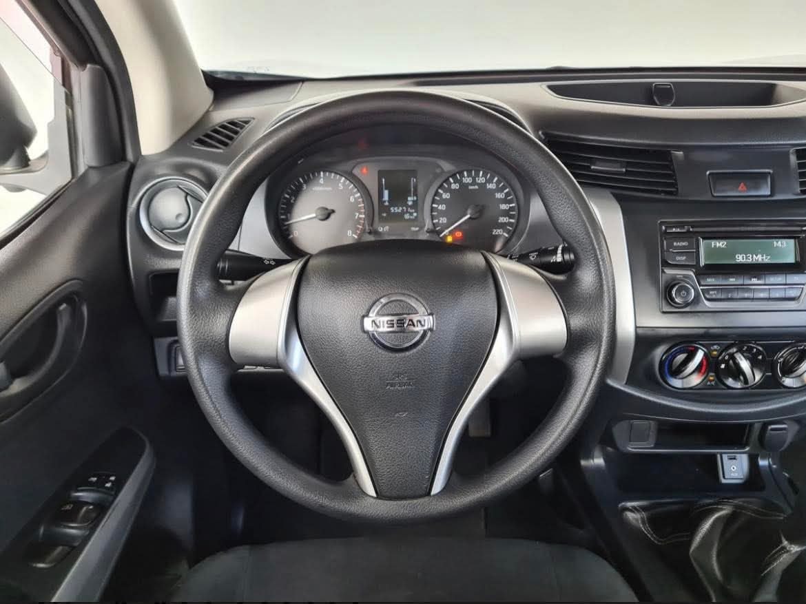 Nissan NP300 Doble Cabina foto 4