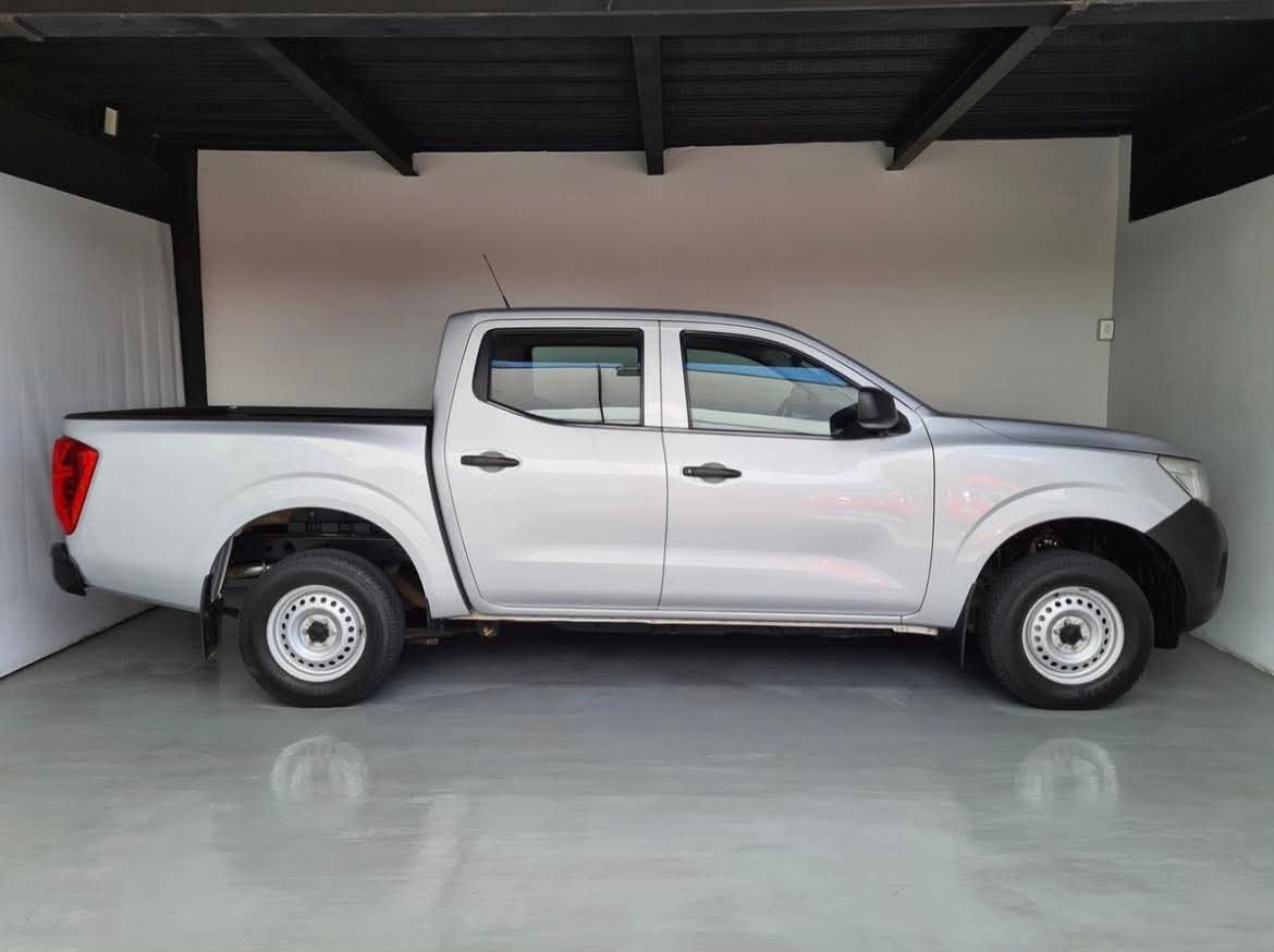 Nissan NP300 Doble Cabina foto 5