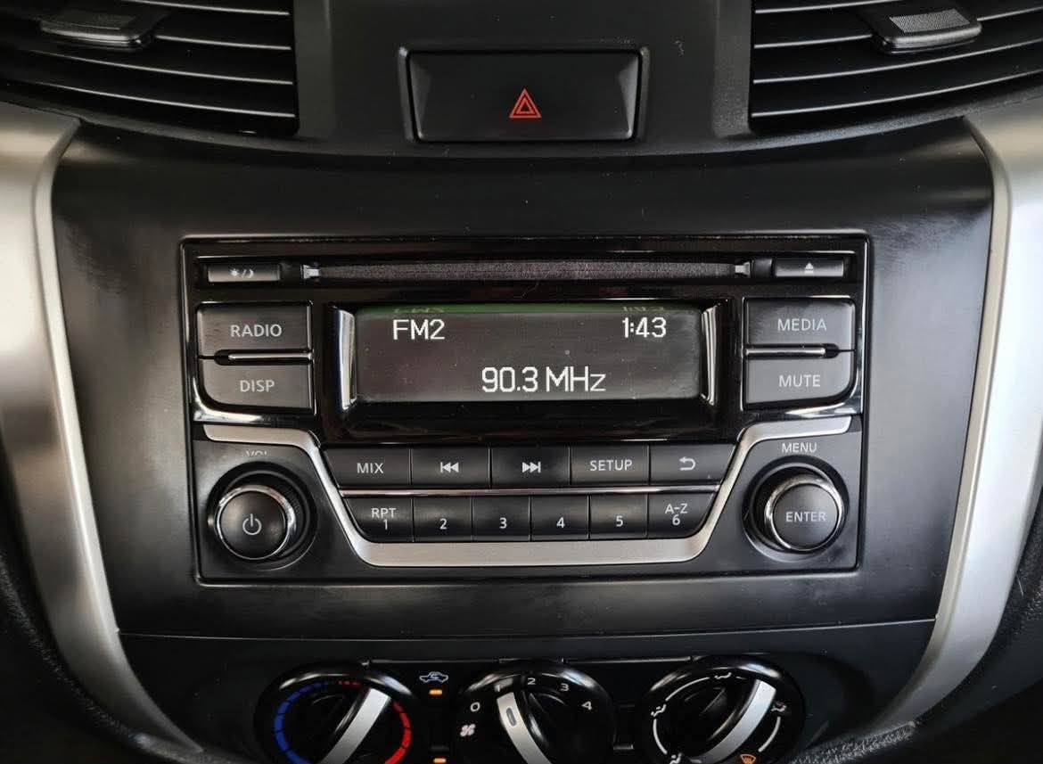 Nissan NP300 Doble Cabina foto 7