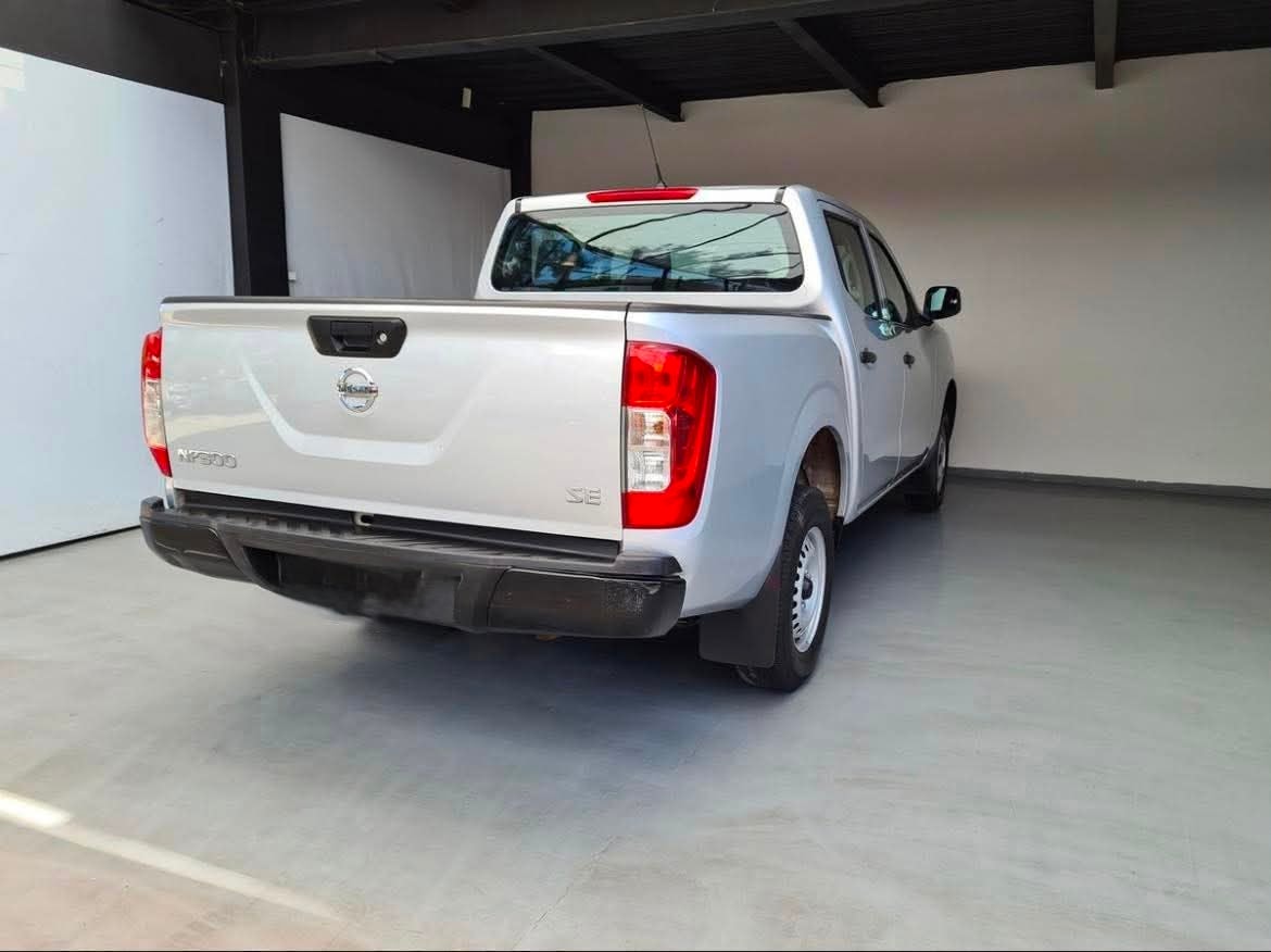 Nissan NP300 Doble Cabina foto 8