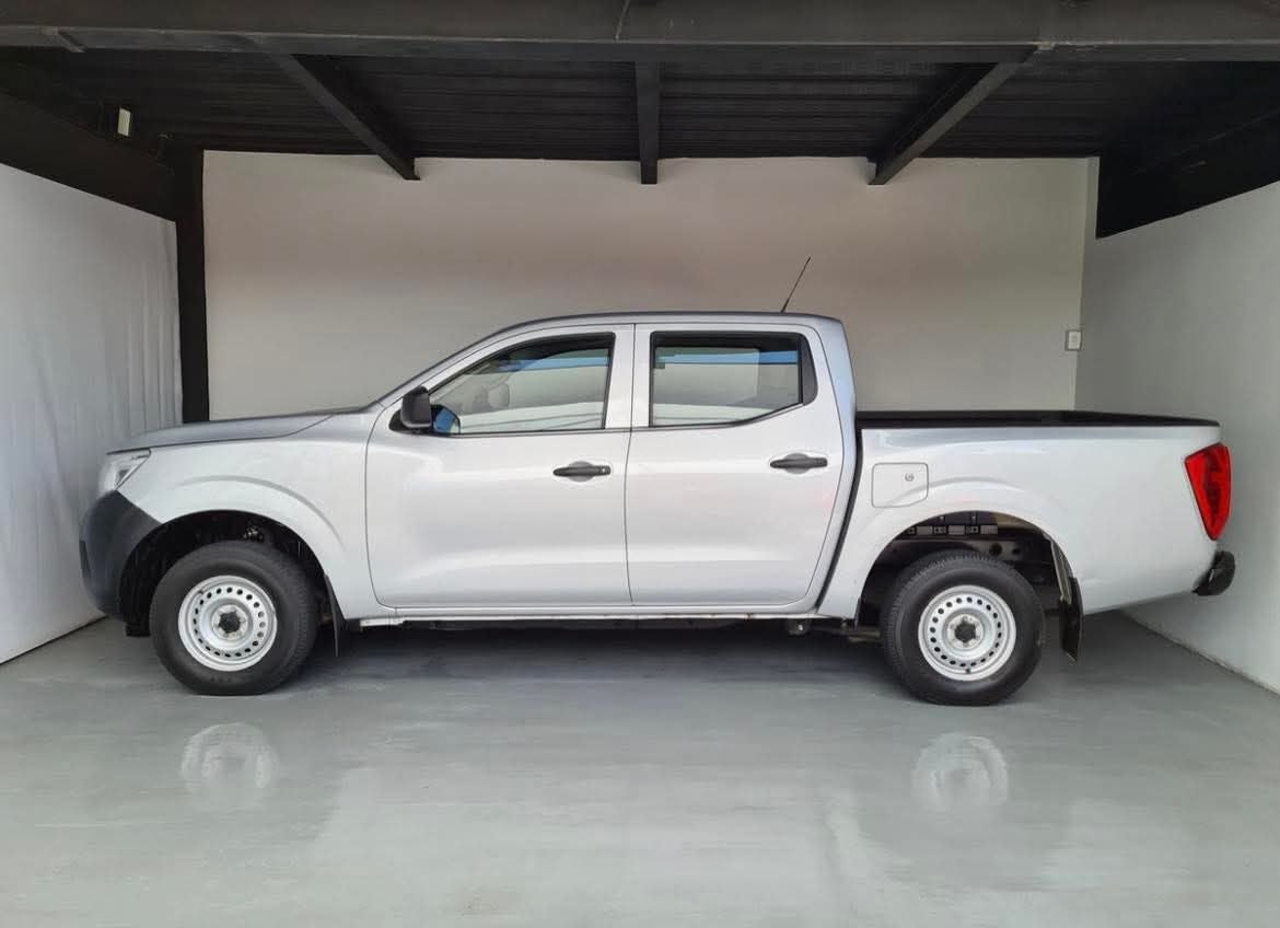 Nissan NP300 Doble Cabina foto 9