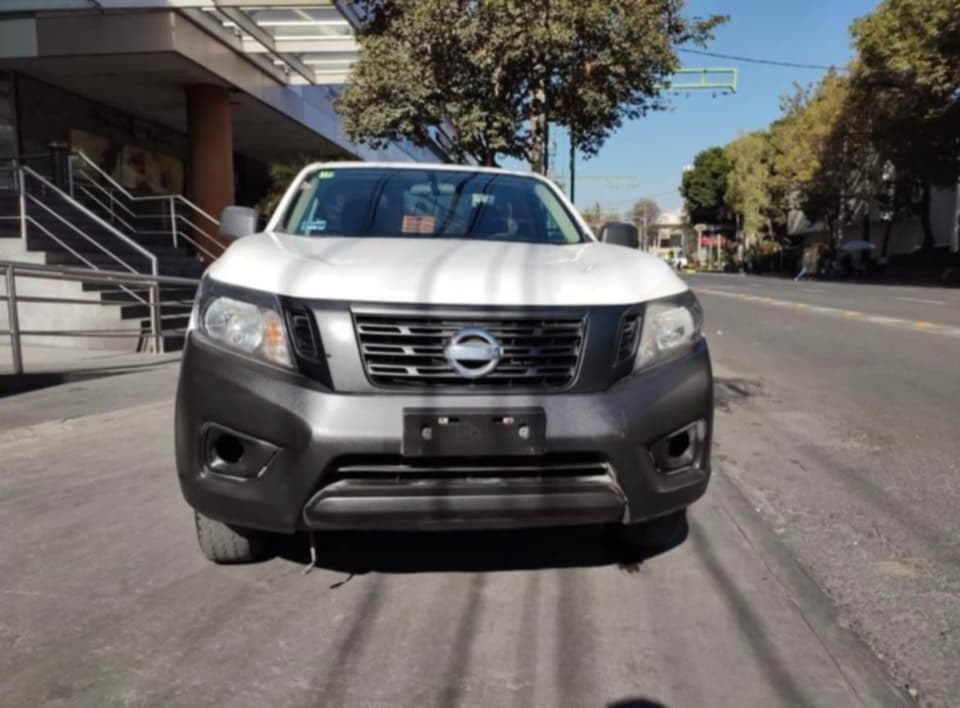 Nissan NP300 2 Puertas foto 3