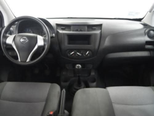 Nissan NP300 Chasis Cabina foto 7