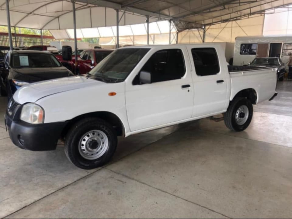 Nissan NP300 Doble Cabina — foto 2