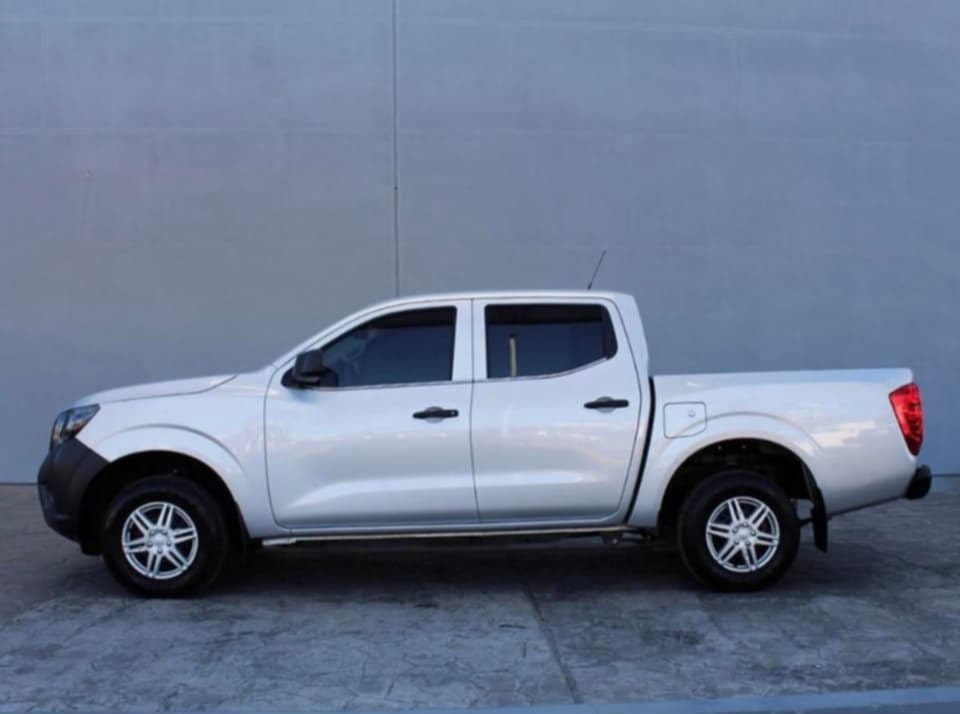Nissan NP300 Doble Cabina foto 4