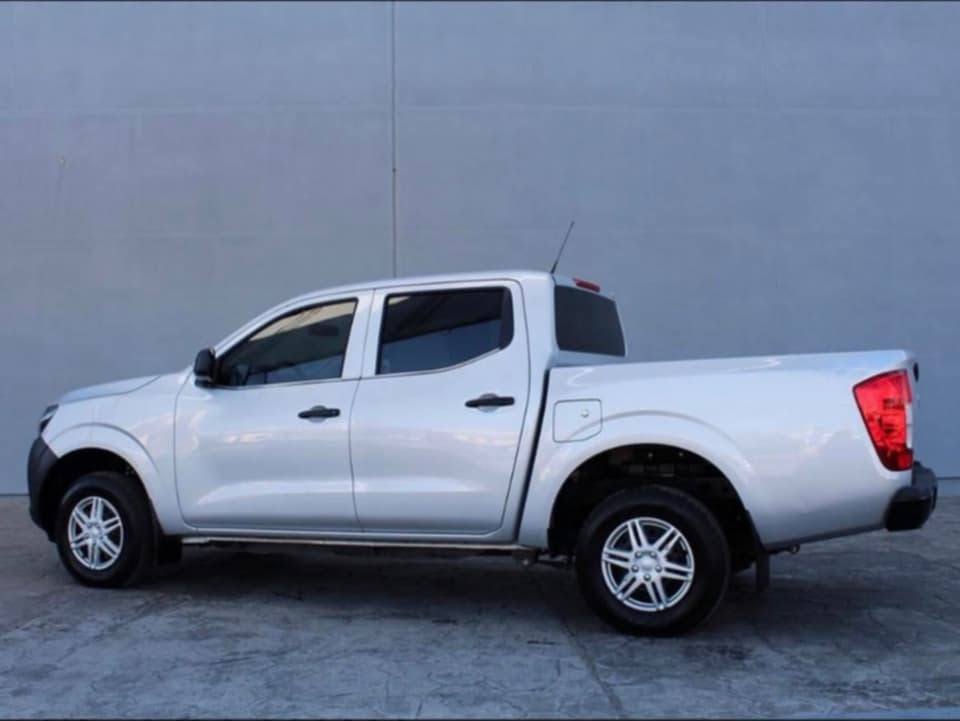 Nissan NP300 Doble Cabina foto 6