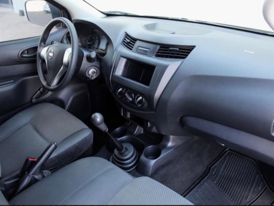 Nissan NP300 Doble Cabina foto 7