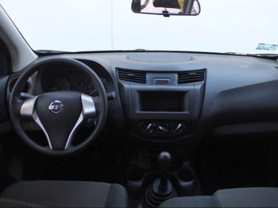 Nissan NP300 Doble Cabina foto 9