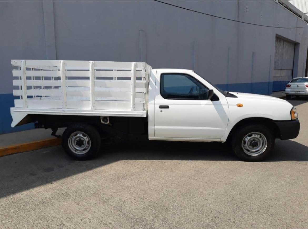 Nissan NP300 Estacas foto 2