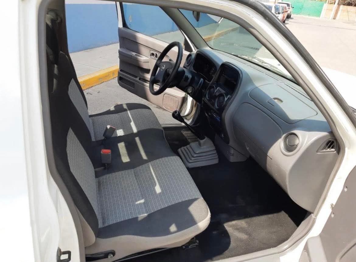 Nissan NP300 Estacas foto 4
