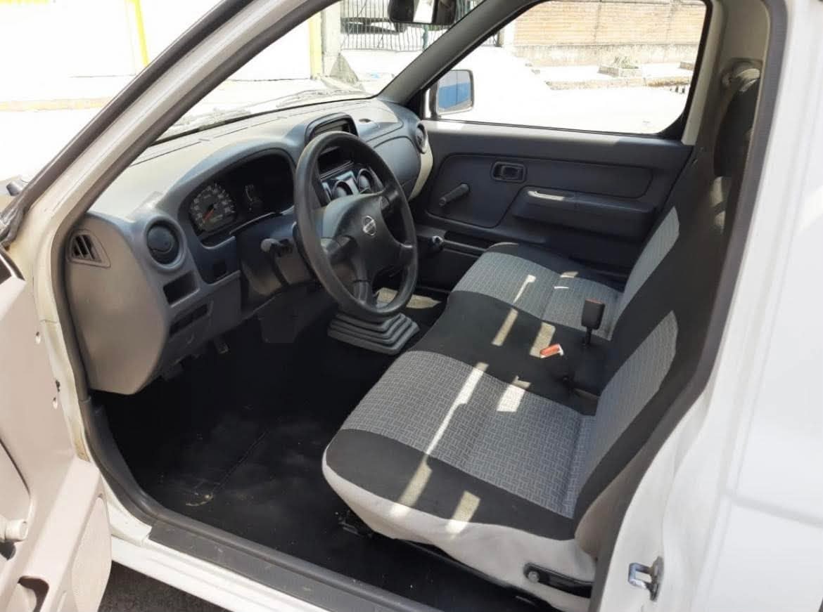 Nissan NP300 Estacas foto 5