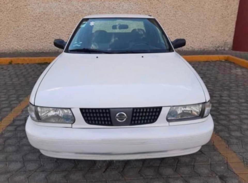 Nissan Tsuru foto 2