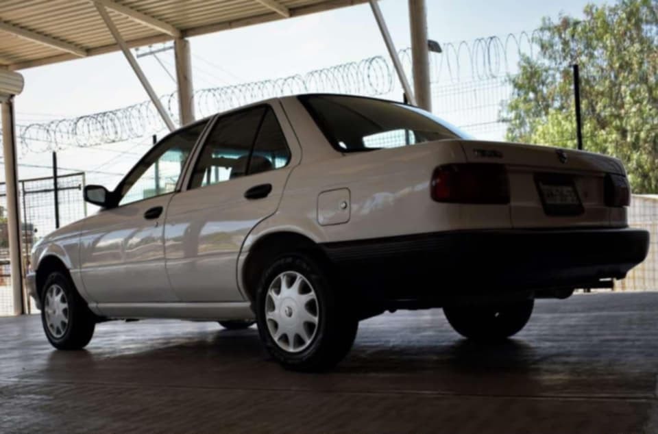 Nissan Tsuru — foto 3