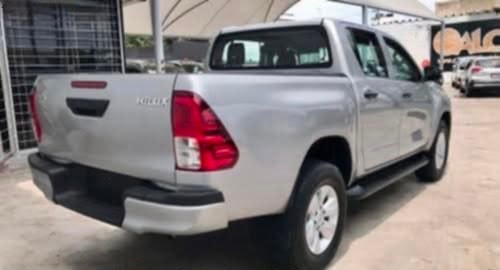 Toyota Hilux — foto 2