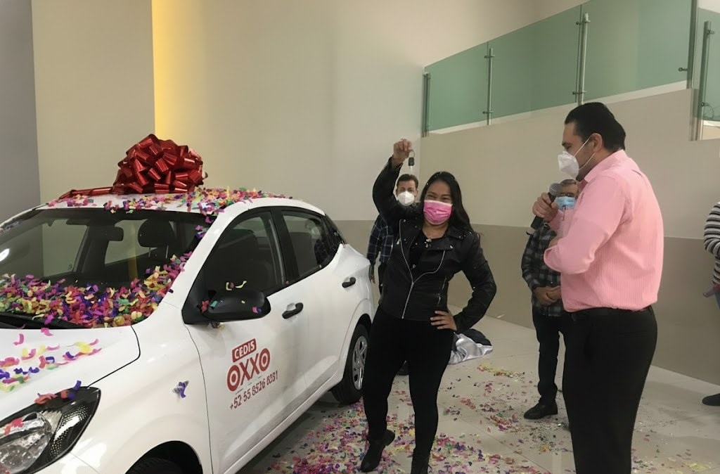 Entrega de vehículo Cedis OXXO